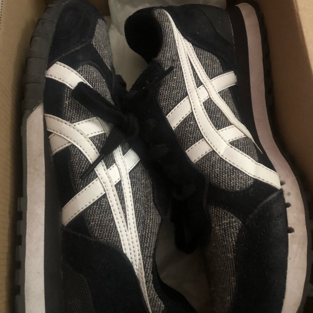 Women’s sneakers